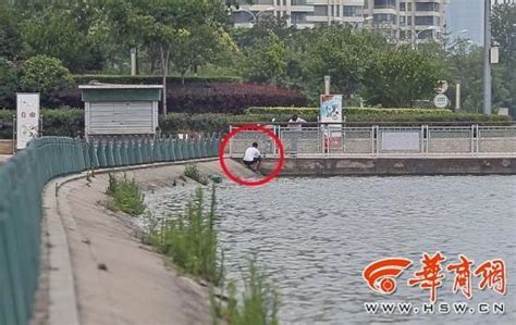 情急中爸爸跳入河中救儿子 但因不会游泳双方溺亡-搜狐大视野-搜狐新闻