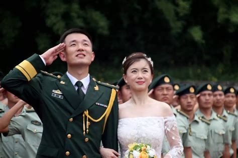 106对部队新人举办“硬核”婚礼，网友：我要去当兵！
