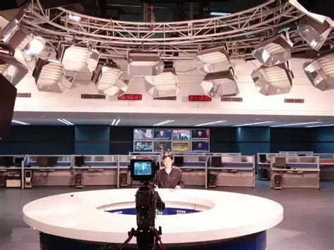 桂林电子科技大学演播室-成功案例-河南光影影视设备有限公司