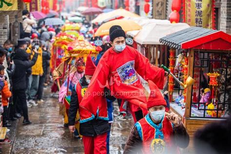 安徽淮北：民俗“踩街”迎新年-人民图片网