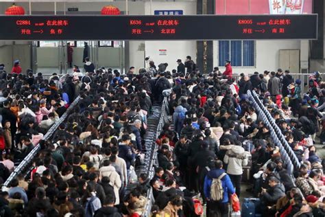 春节假期最后一天 郑州火车站迎来客流高峰-大河新闻