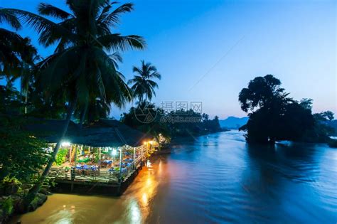 河边饮料黄昏DonDet唐孔群岛湄公河岸边的当地餐馆老挝旅游景点椰子高清图片下载-正版图片307957766-摄图网