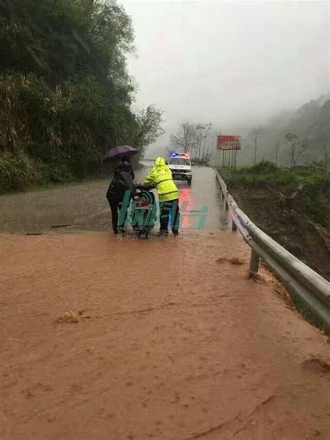 安徽黄山：暴雨引发洪涝灾害 被困群众及时转移_时图_图片频道_云南网