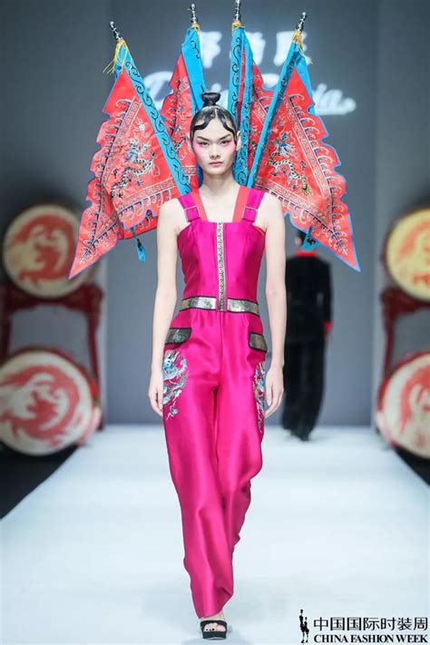 中国十佳时装设计师郝为民&David Sylvia《京梦》中国国际时装周主题秀上演