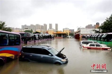 河北暴雨致多辆汽车被泡漂浮|河北省|沧州市|暴雨_新浪新闻