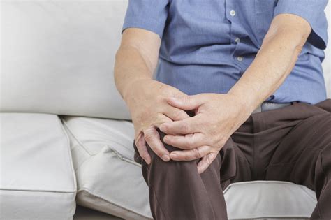 膝盖酸痛是关节炎吗|关节炎|类风湿|月经期|膝关节|膝盖|酸痛|症状|-健康界