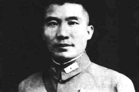 1932年，一位红军师长不幸遇害，16年后凶手才落网，此人是谁？_侯中英