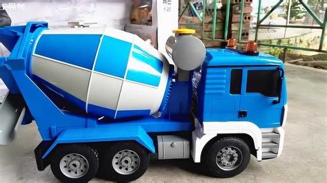水泥罐车玩具动画片，一辆崭新的水泥罐车开始试车