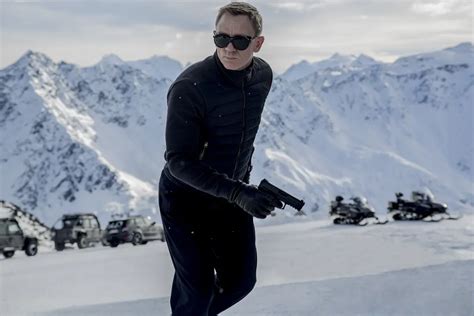 影讯 | 《007：无暇赴死》延期至明年4.2上映 克林特·伊斯特伍德自导自演的新电影《哭泣的男人》开拍|界面新闻 · 娱乐