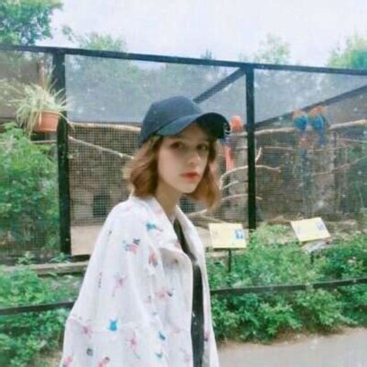 混血甜美女生图片头像