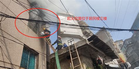 痛心！广东江门一沿街店铺突发大火 致2人死亡