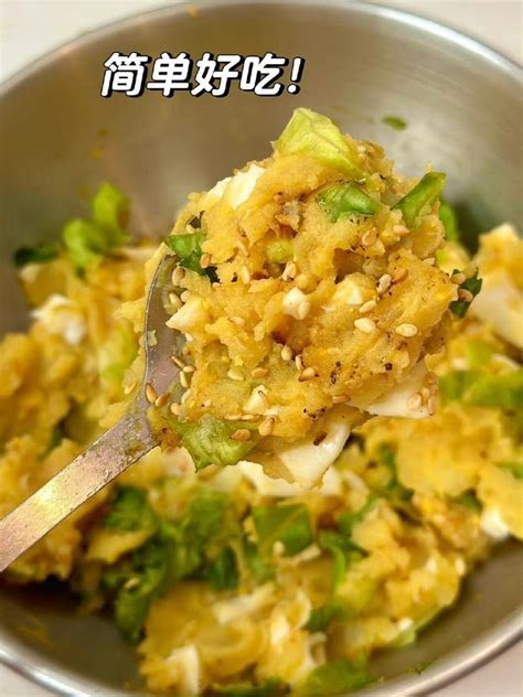土豆泥面粉和鸡蛋以及红鱼子酱Shrovetide的食品高清图片下载-正版图片506597632-摄图网