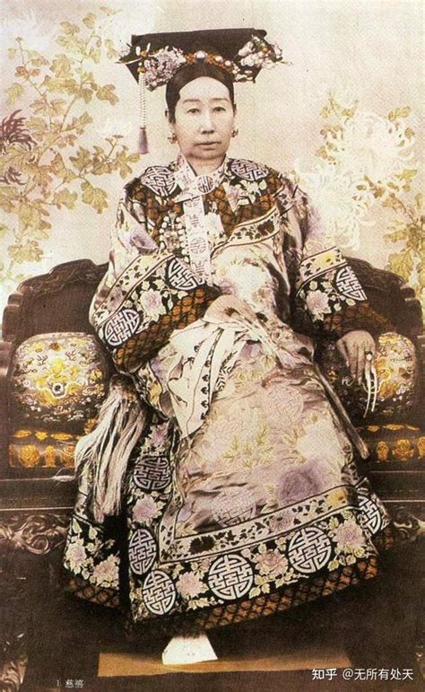 慈禧太后谥号23个字，与清朝皇帝相当，成中国古代谥号最长的女人