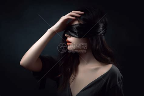 蒙住眼睛非主流头像