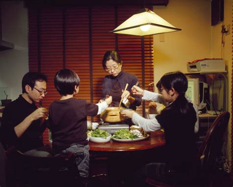 【组图·人物关系篇】外国摄影师镜头下的日本家庭--日本频道--人民网
