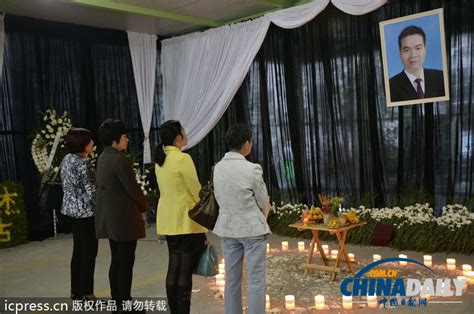 被罢免后首个"工作日" 韩国瑜去灵堂吊唁坠亡的议长_手机新浪网