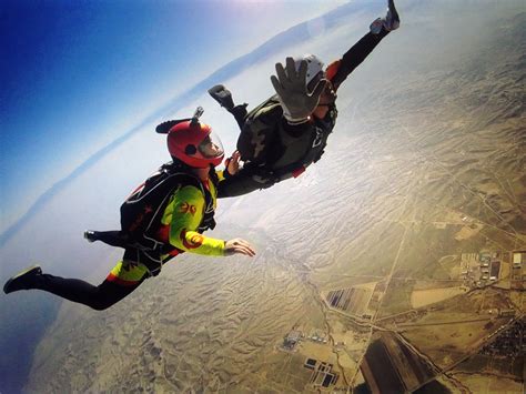 落体五名跳伞者素材-高清图片-摄影照片-寻图免费打包下载