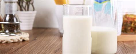 全脂牛奶与脱脂牛奶的区别(纯牛奶全脂和脱脂的区别)-参考网