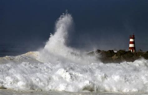 世界上最大海啸，巨浪高达524米，20万人瞬间丧生！_腾讯视频