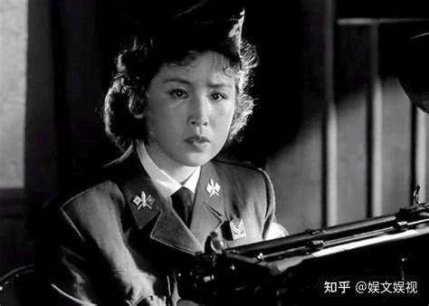 李松竹《打击侵略者》中的地下工作者尹玉图片