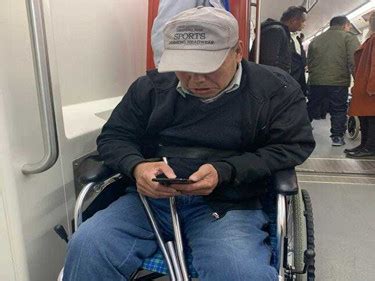 无臂男子免费乘地铁被要求出示残疾证，事件背后折射出何种思维？ - 知乎