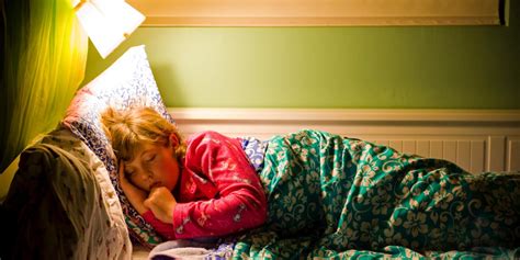 从电灯到咖啡：现代社会如何改变了人类的睡眠？|界面新闻 · 文化