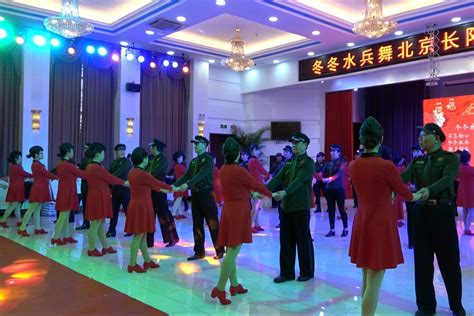 冬冬水兵舞北京长阳分团表演第二套，舞步整齐好看_凤凰网视频_凤凰网
