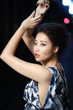 中国台湾歌手吴汶芳在台北为观众献上《想啊，想着你》_凤凰网视频_凤凰网