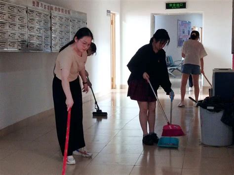 智院志愿者积极开展爱国卫生大扫除-智能制造学院