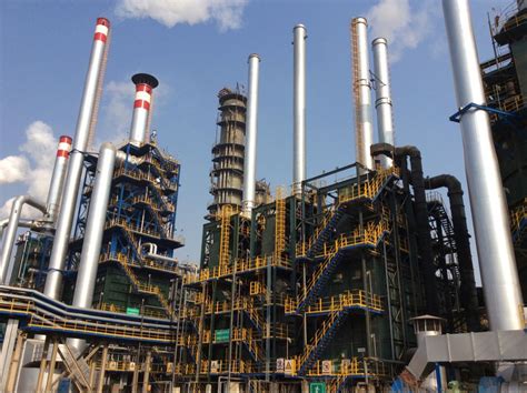 石油塔夏季日炼厂的工业景观蒸馏高清图片下载-正版图片307853190-摄图网
