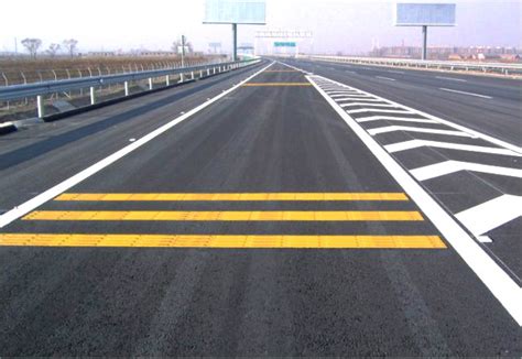 高速公路服务区停车位路面改色划线案例_济宁市新天地漆业有限公司