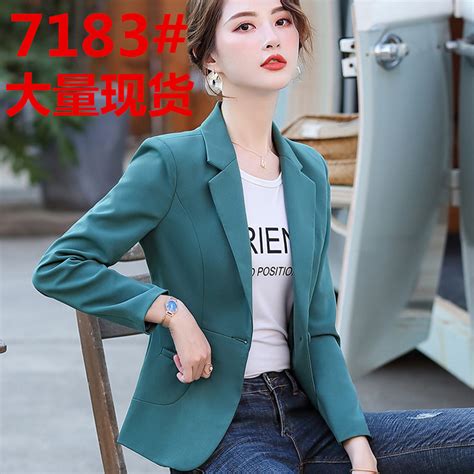 西装短款甜美女生头像