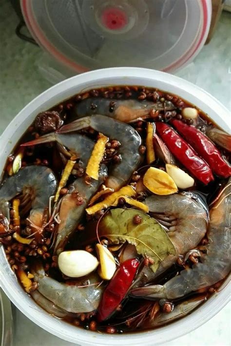 扬州著名的醉虾。醉虾也分跳活虾和腌醉虾二种，这是提前腌制的|醉虾_新浪新闻