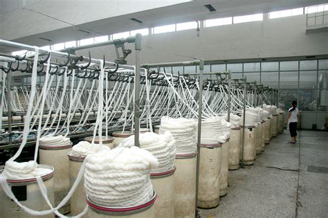 针织面料纺织厂在纺纱生产线和旋转机械高清图片下载-正版图片503475025-摄图网