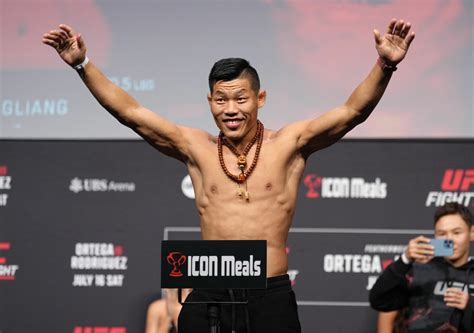 中国UFC拳手李景亮誓言战胜奇马耶夫 - 2021年10月27日, 俄罗斯卫星通讯社