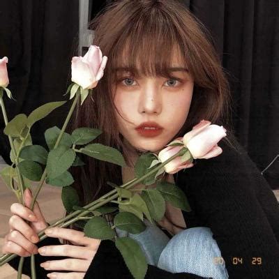 甜美女生自拍侧脸头像