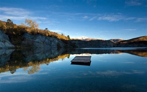 宁静的湖水高清风景壁纸-壁纸图片大全