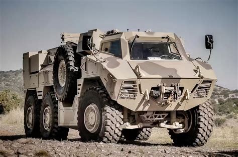 美国陆军喜提新式装甲车，防护大幅增强，远超之前所有型号__凤凰网