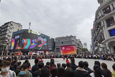 胡社光落地武汉江汉区红T时尚创意街区|让艺术落地，让文化传承！