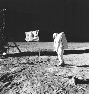 第一个登上月球的人_第一个登上太空的人_淘宝助理