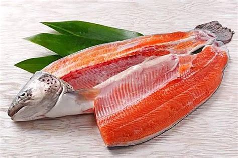 别再吃三文鱼了！这些海鲜的Omega-3也不少，吃起来更健康
