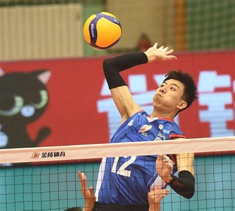 中国男排击败巴西 国际排名提升6位_北京日报网
