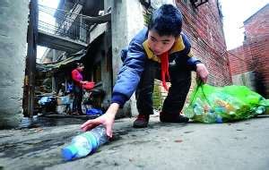 13岁男孩捡瓶子为自己攒8000元手术费_首页社会_新闻中心_长江网_cjn.cn