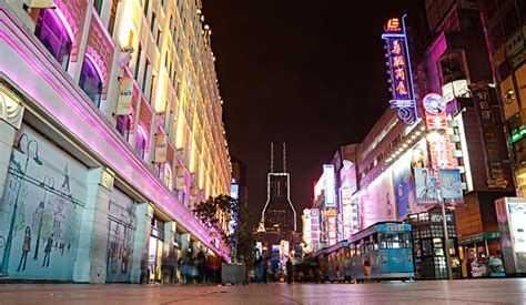 “中华商业第一街”南京路步行街延长了，一路逛吃到外滩__凤凰网