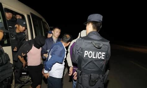 义乌警方公开处理涉恶团伙 13名成员被刑拘_凤凰网