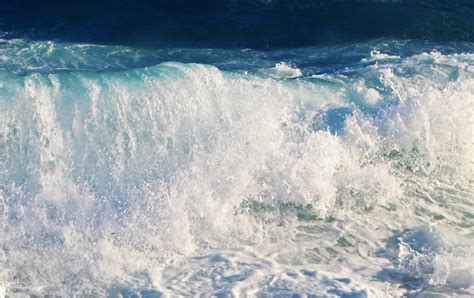 海面上波涛汹涌的海浪摄影高清jpg格式图片下载_熊猫办公