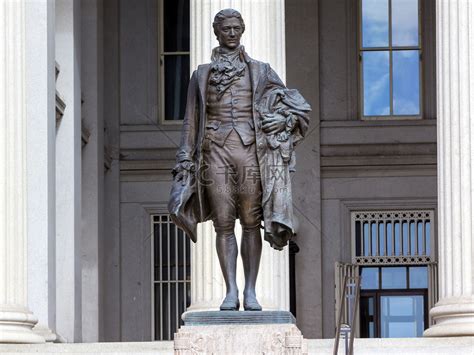 美国财政部亚历山大汉密尔顿雕像华盛顿特区高清摄影大图-千库网