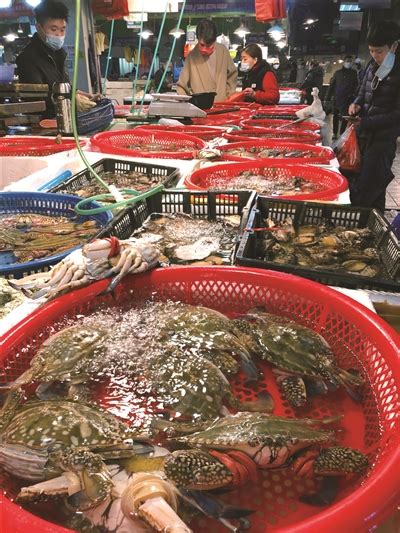 开海后的济南海鲜市场：一大波海鲜节前上市，市民忙抢“鲜”-齐鲁晚报·齐鲁壹点