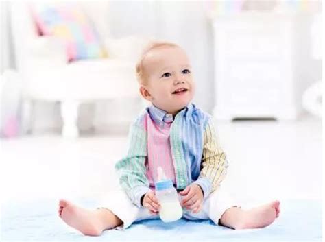 婴儿到了6个月就可以坐？“先爬先坐”不一样，可能影响发育|新生儿护理|糖糕妈妈育儿网