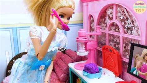 芭比娃娃公主玩具芭比娃娃公主卧室，听音乐，做蛋糕，裙子展示_少儿_动画片大全_腾讯视频